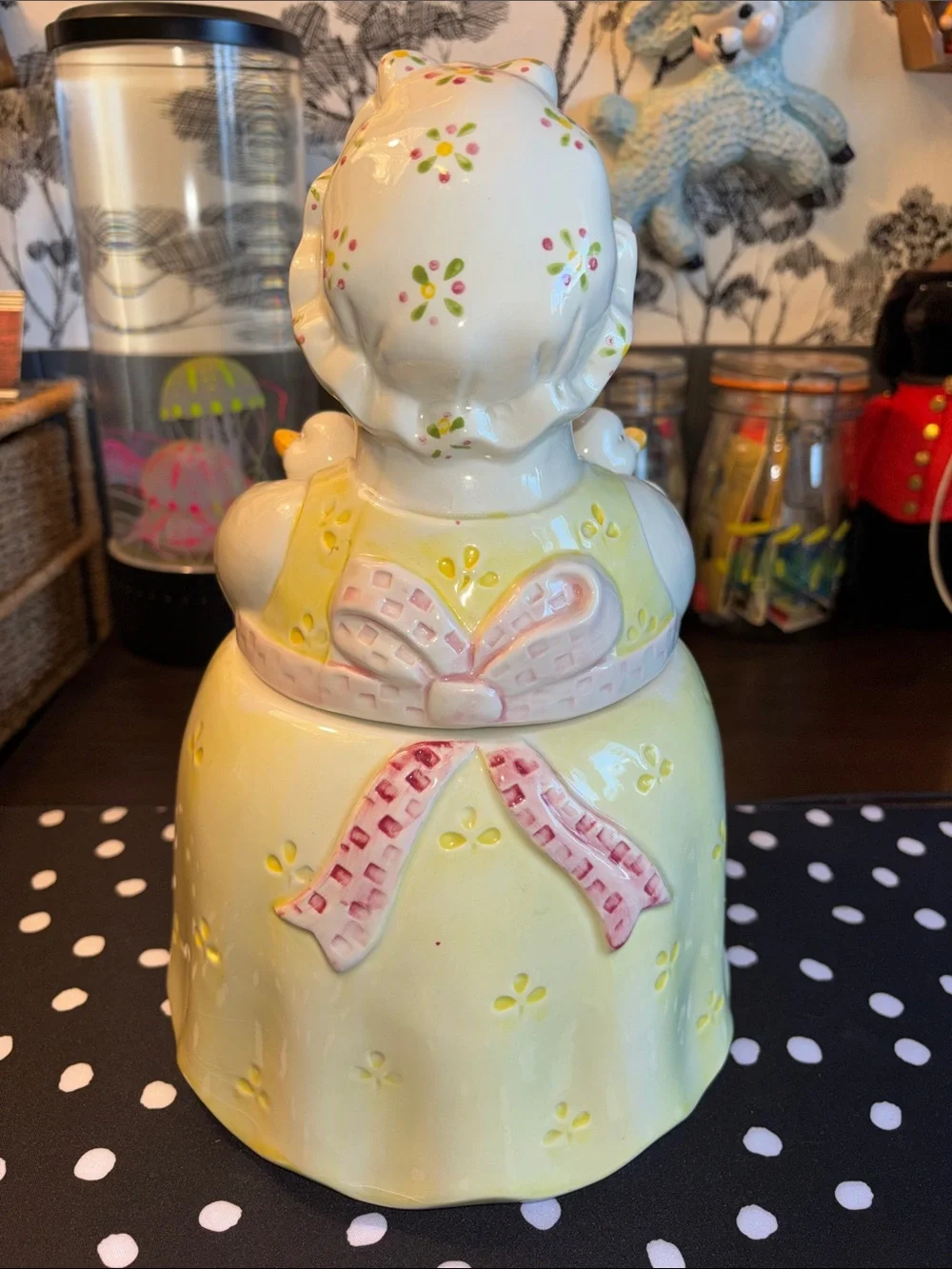 EUC VINTAGE Adorable Mother Duck cookie jar with four ducklings - Pastel ceram